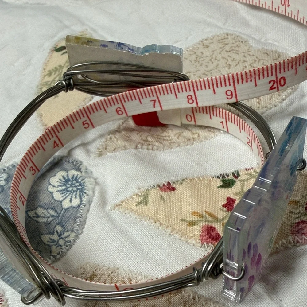Floral White and Blue Wearable Wrist Clip Bracelet